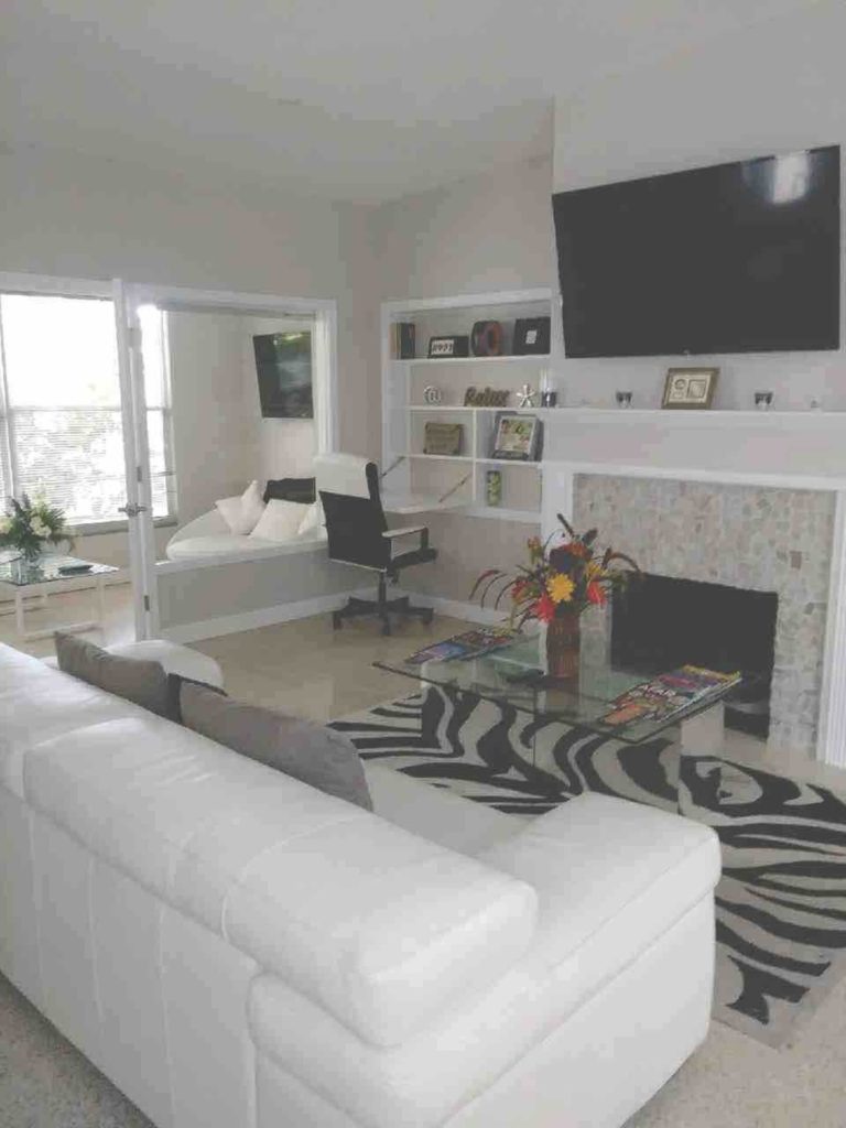 Living Room-Beautiful white leather couch. Pull down desk working area. Wi-Fi is 300mbps.