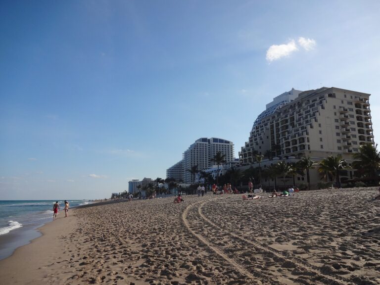 1920px Fort Lauderdale Beach 28129