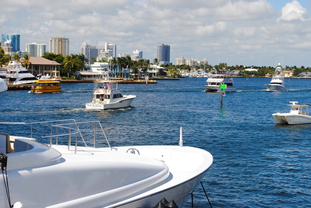 Fort Lauderdale water taxi guide boats on the intracoastal